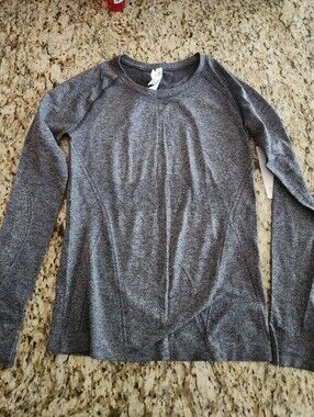 Athleta Momentum Heathered Gray Long Sleeve Tee